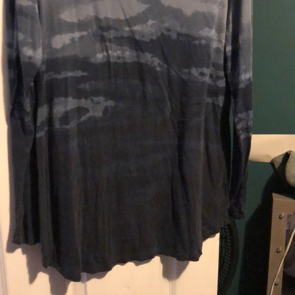 Lissa Rinna top light blue and bottom dark blue. - Picture 2 of 2